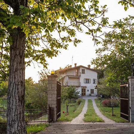 Apartma Oddih Dutovlje Bagian luar foto
