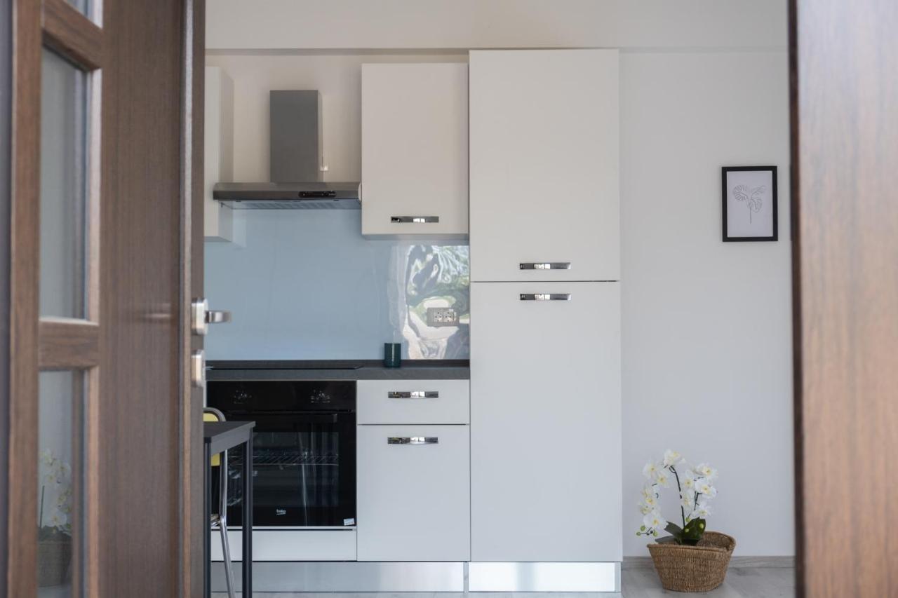 Apartma Oddih Dutovlje Bagian luar foto