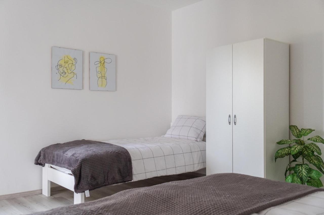 Apartma Oddih Dutovlje Bagian luar foto
